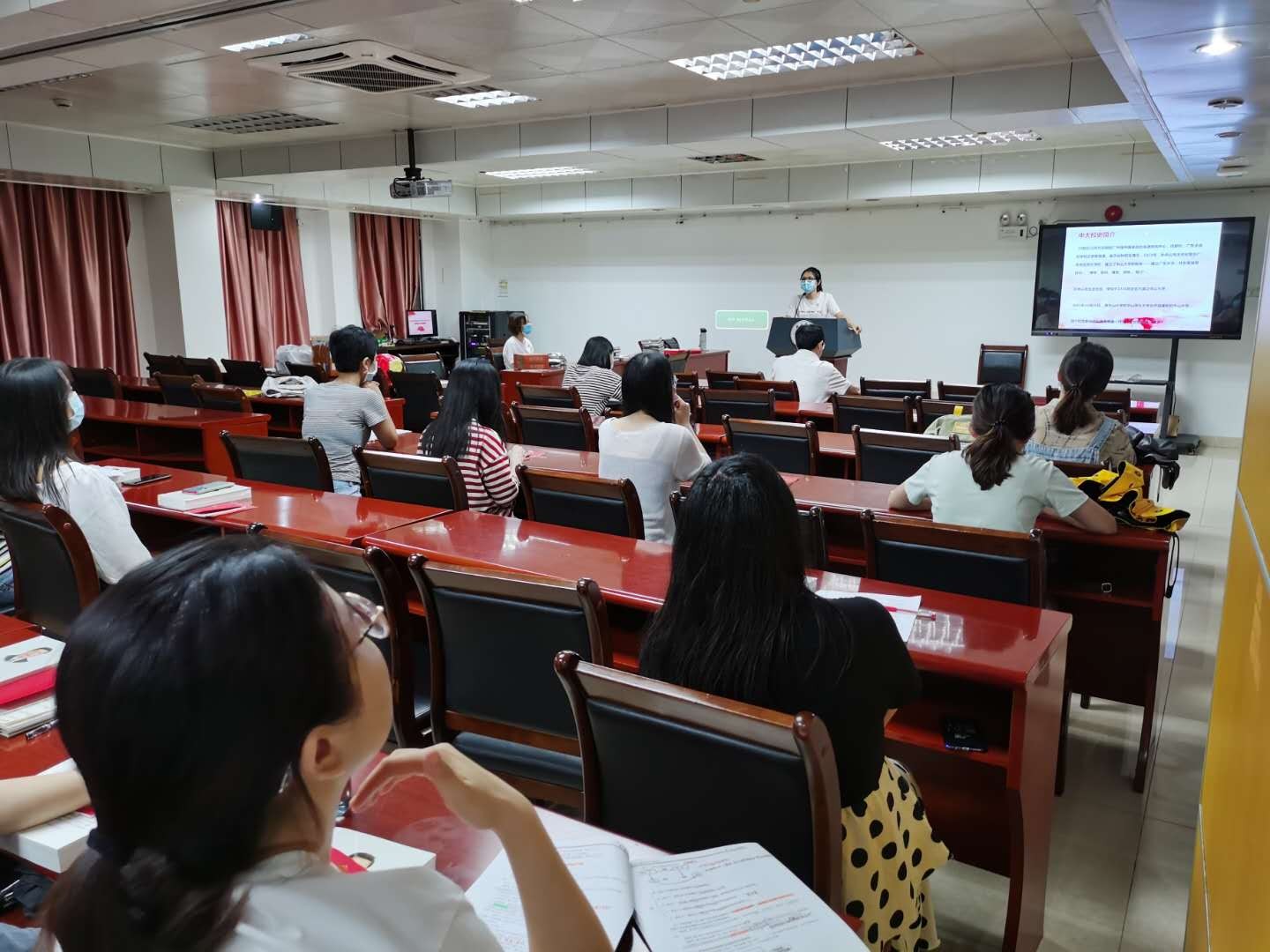 我院20级本科新生参加东校园军训动员大会