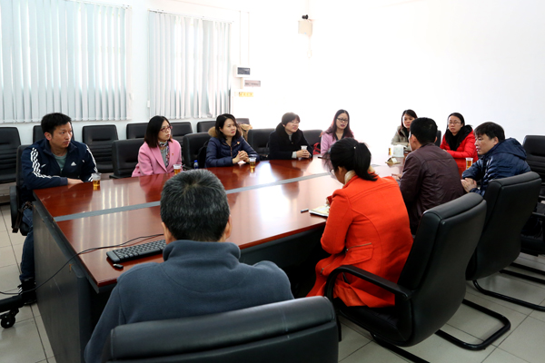 党委副书记　　王燕芳