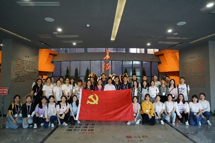 师生党员参观红军长征粤北纪念馆