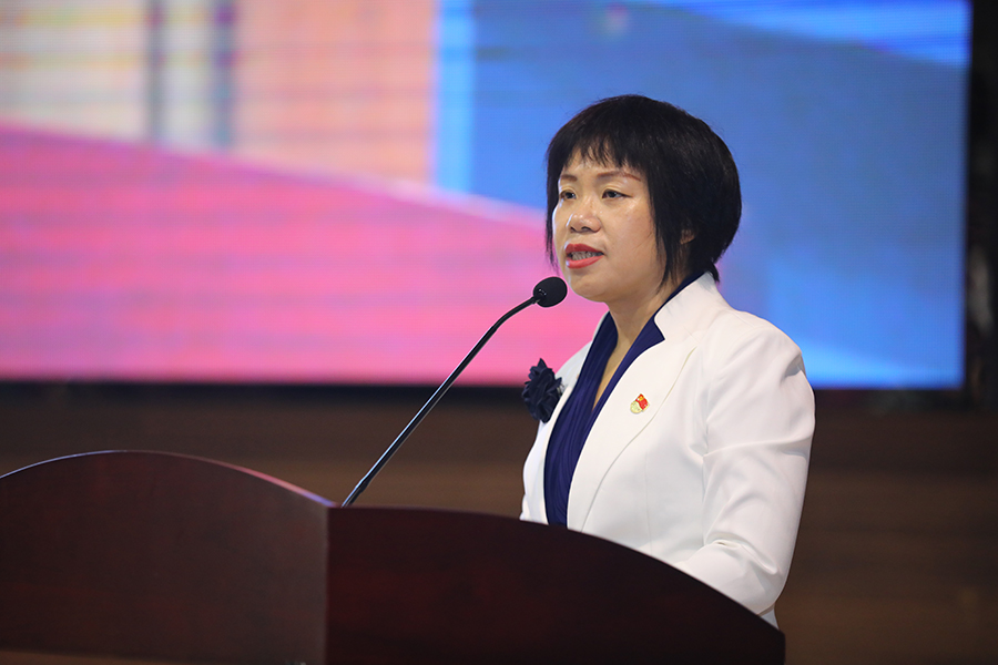 图1 何蔚云书记致辞