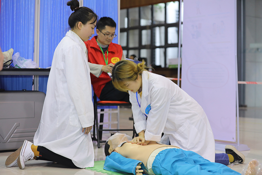 图3 公共卫生基本技能操作考核选手表现