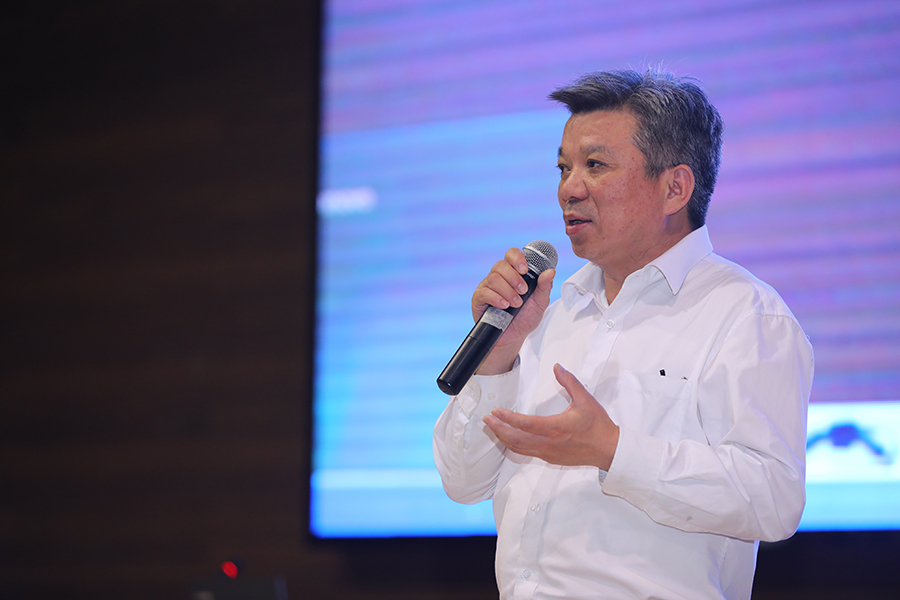 图11 刘移民教授为比赛做总结